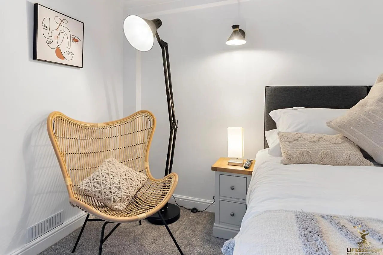 Spacious City Centre Apt Near Cathedral & Quay Exeter